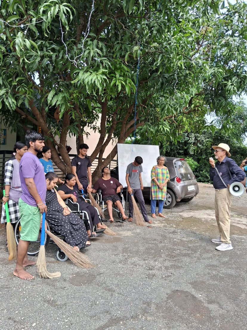 'Saanidhaanam' residents, staff and Management participate in Swach Bharat Abhiyan.